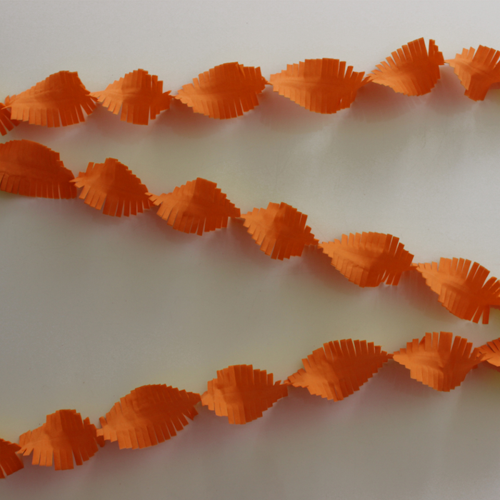Fransig orange crepepapper-ström - 24 meter