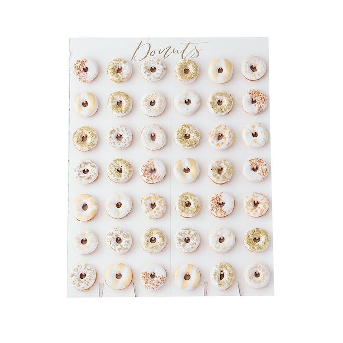 Donutställ i trä med plats för 42 donuts