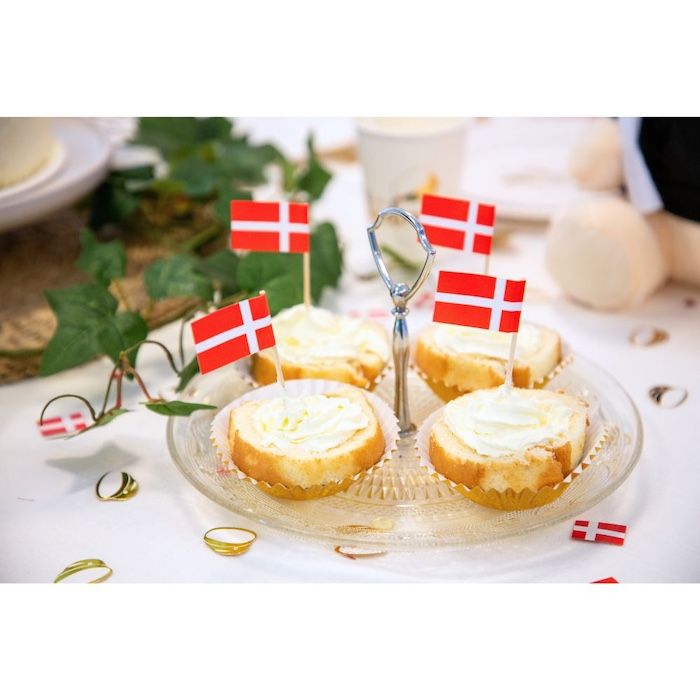 Danmark och dannebrog tårtfjärilar på cocktailpinne 50x - 6.5 cm