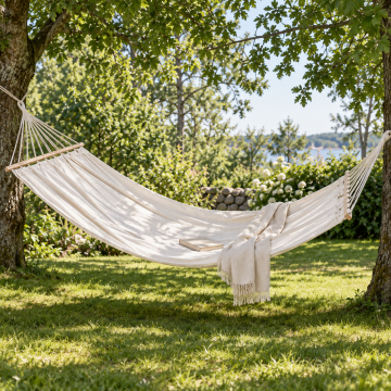 Hängmatta i bomull och polyester med trästänger, 200 x 100 cm