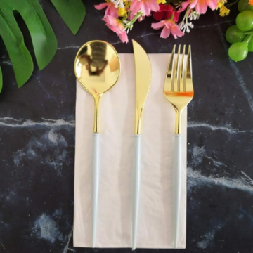 Plastbestickset guld inklusive gaffel, kniv och matsked