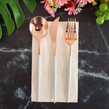 Plastbestickset rose gold inkl. gaffel, kniv och matsked